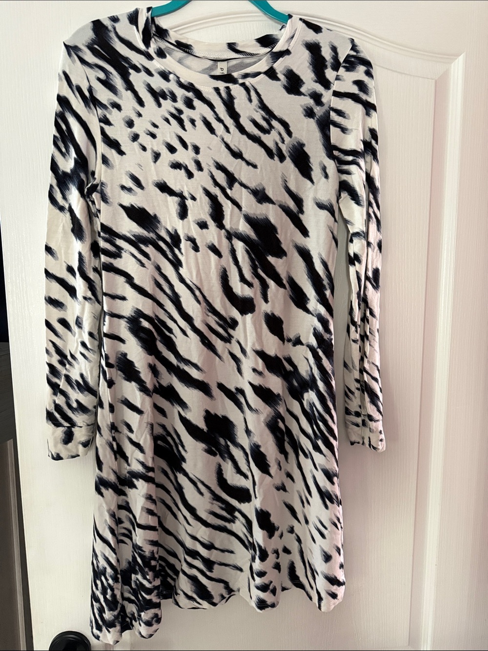 Kensie Black & White Animal Print Long Sleeve knee length dress